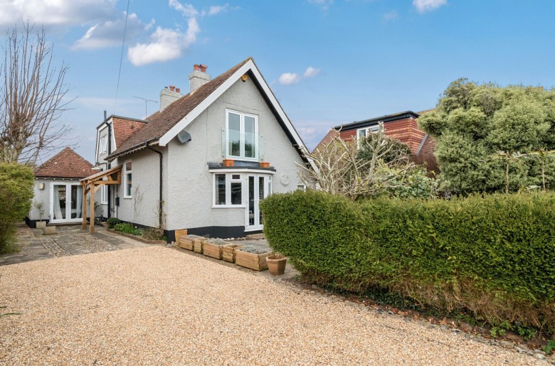 Click the photo for more details of Limmer Lane, Felpham, PO22