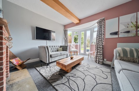 Click the photo for more details of Limmer Lane, Felpham, PO22