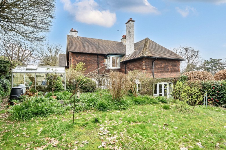 Click the photo for more details of Old Haslemere Road, Haslemere, GU27
