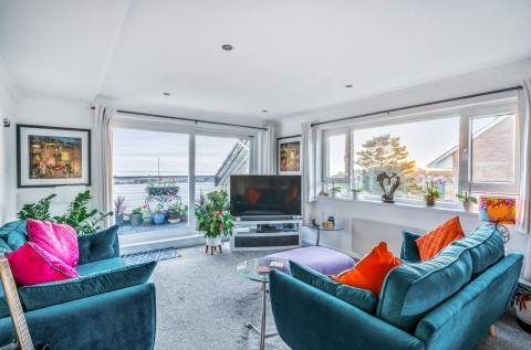 Click the photo for more details of Kings Parade, Aldwick, PO21