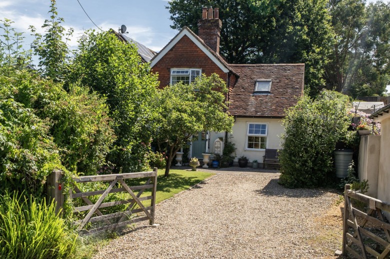 Click the photo for more details of Taylors Field, Midhurst, GU29
