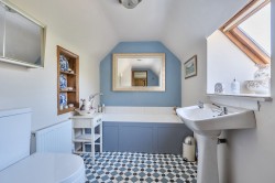 Images for Taylors Field, Midhurst, GU29
