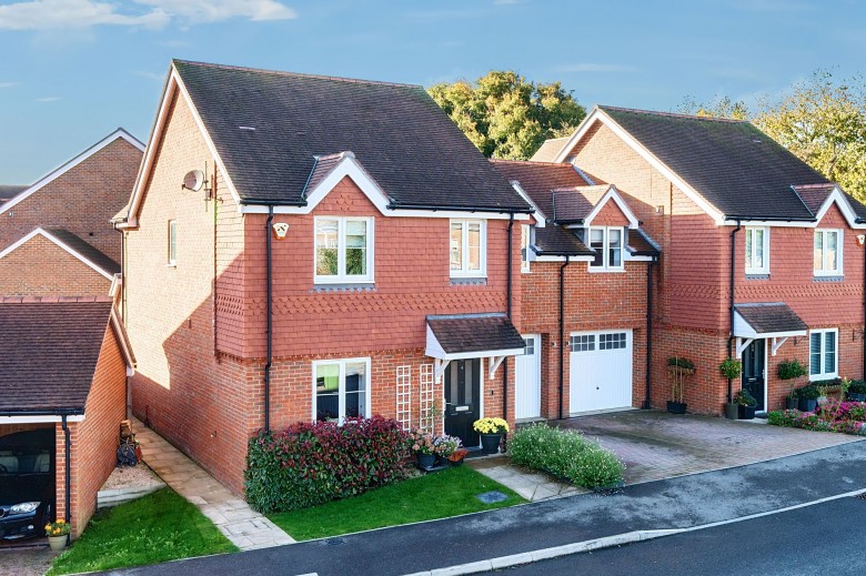 Click the photo for more details of Underwood Road, Billingshurst, RH14