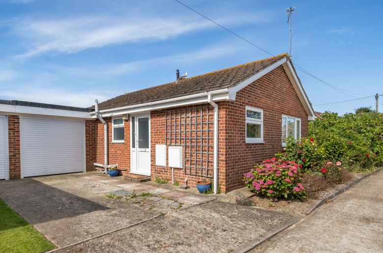 Click the photo for more details of Brampton Close, Selsey, PO20