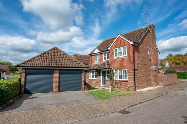 Click the photo for more details of Wordsworth Place, Horsham, RH12