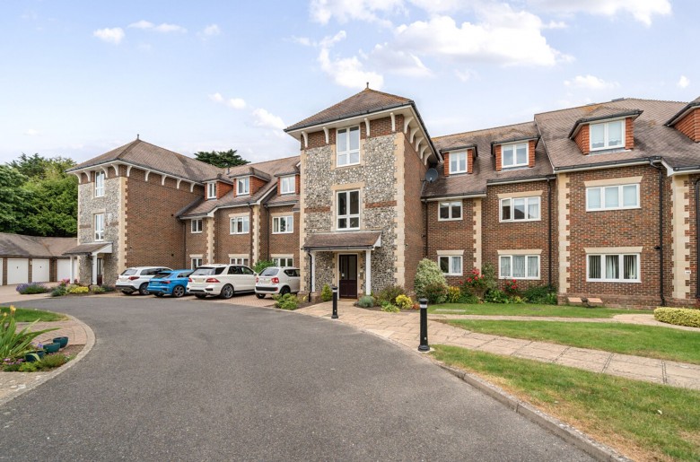 Click the photo for more details of Greenfields, Middleton-On-Sea, PO22