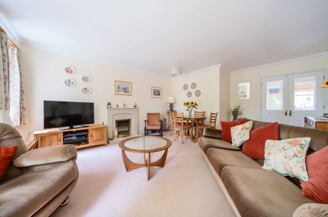 Click the photo for more details of Greenfields, Middleton-On-Sea, PO22