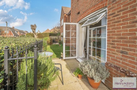 Click the photo for more details of King George Avenue, Petersfield, GU32