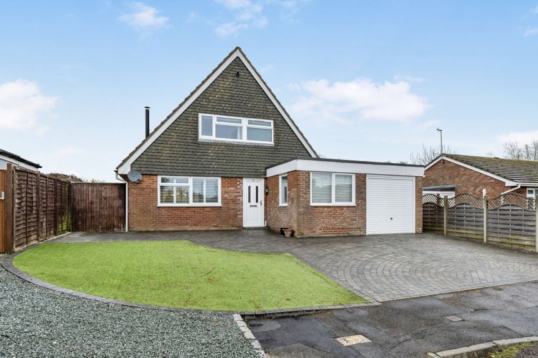 Click the photo for more details of Wordsworth Gardens, Felpham, PO22