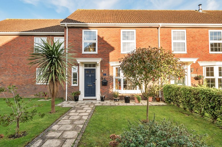 Click the photo for more details of Edinburgh Close, Aldwick, PO21