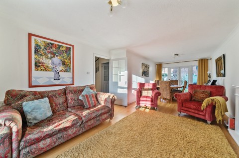 Click the photo for more details of Edinburgh Close, Aldwick, PO21