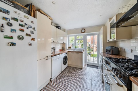 Click the photo for more details of Edinburgh Close, Aldwick, PO21
