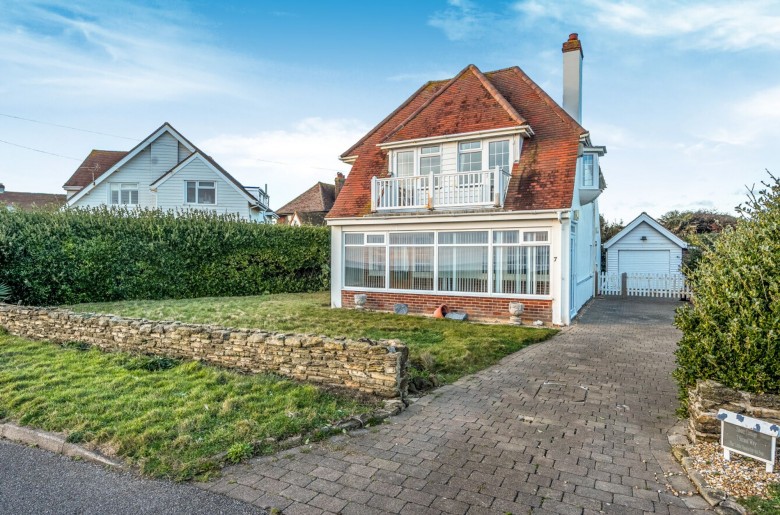 Click the photo for more details of Strand Way, Felpham, PO22