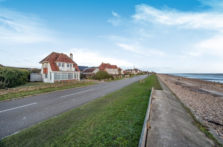Click the photo for more details of Strand Way, Felpham, PO22
