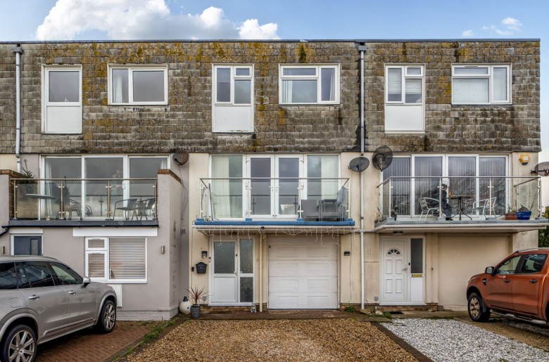 Click the photo for more details of Kingsway, Selsey, PO20