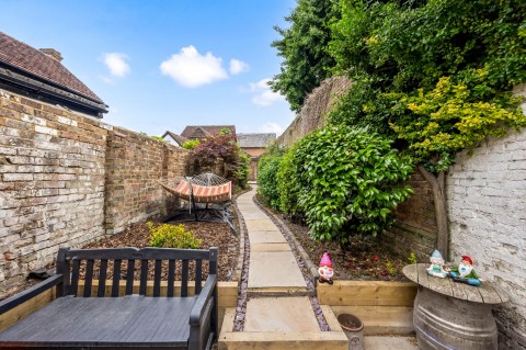Click the photo for more details of Market Square, Horsham, RH12