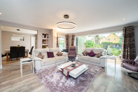 Click the photo for more details of Queensway, Horsham, RH13