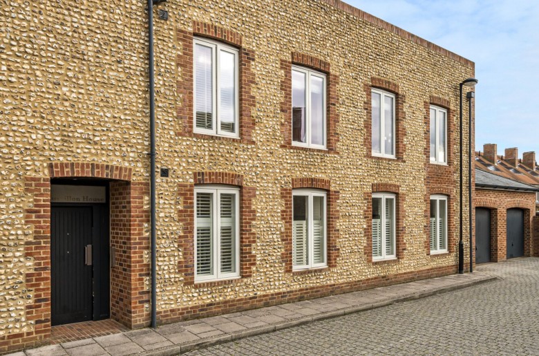 Click the photo for more details of Broakes Road, Chichester, PO19