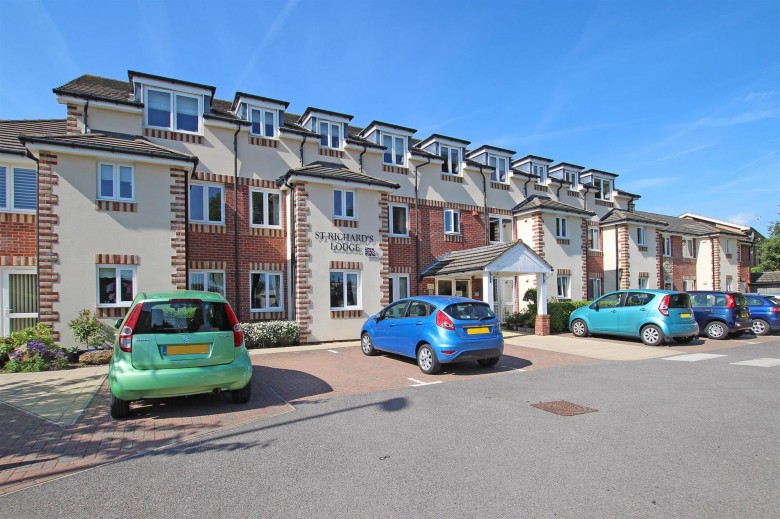 Click the photo for more details of Spitalfield Lane, Chichester, PO19