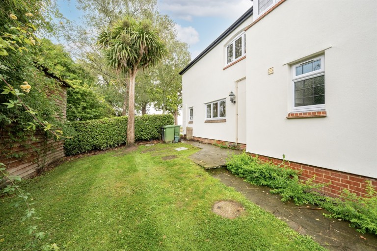 Images for The Courtyard, Ruckmans Lane, Oakwood Hill, Ockley, RH5