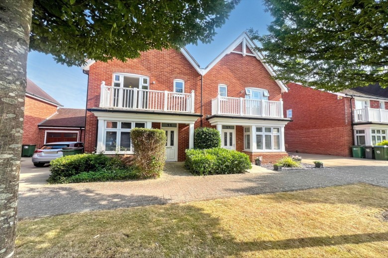 Click the photo for more details of The Boulevard, Horsham, RH12
