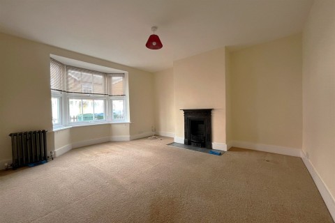 Click the photo for more details of Trafalgar Road, Horsham, RH12