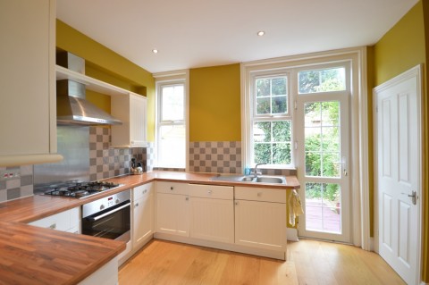 Click the photo for more details of High Street, Billingshurst, RH14