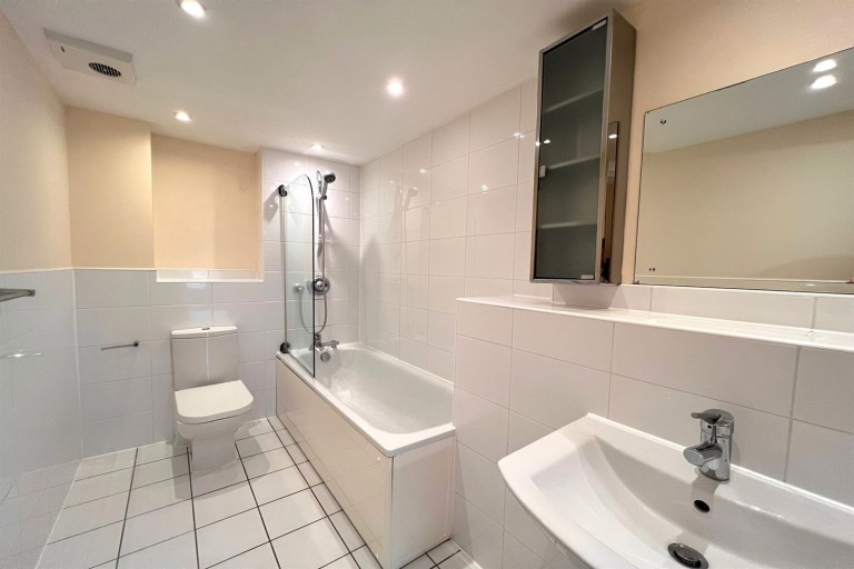 Images for Hewells Court, Horsham, RH12