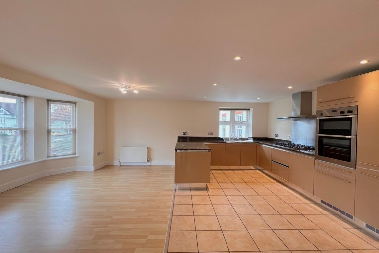 Images for Hewells Court, Horsham, RH12