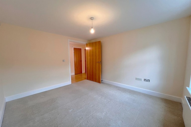 Images for Hewells Court, Horsham, RH12