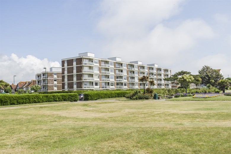 Click the photo for more details of Marine Park, Kings Parade, Bognor Regis, PO21