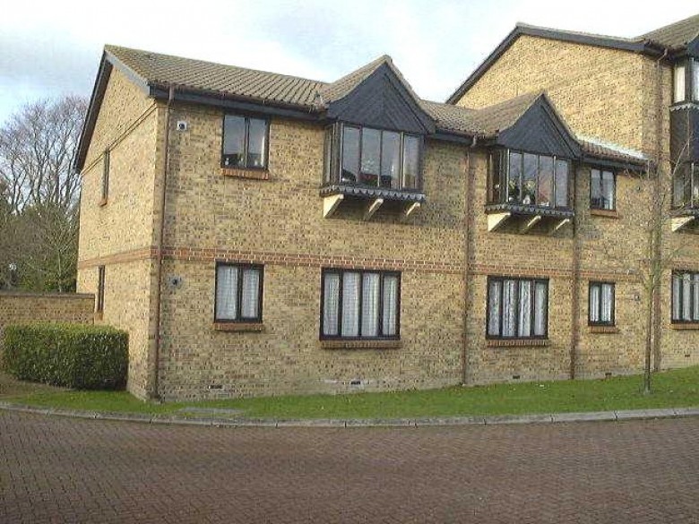 Click the photo for more details of Abbotsbury Court, Kings Road, Horsham, RH13