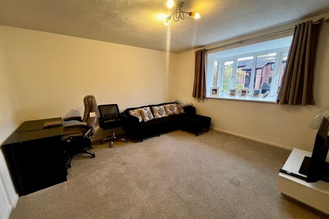 Click the photo for more details of Abbotsbury Court, Kings Road, Horsham, RH13