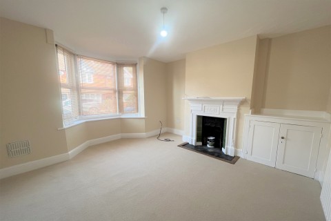 Click the photo for more details of Madeira Avenue, Horsham, RH12