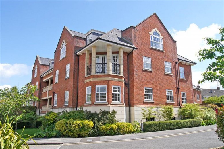 Click the photo for more details of Potters Place, Horsham, RH12