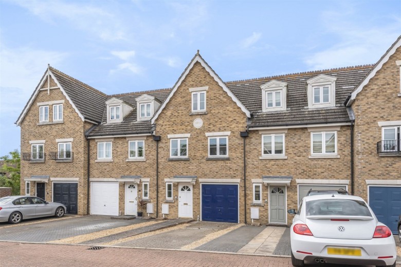 Click the photo for more details of Cobbetts Mews, Lyntons, Pulborough, RH20
