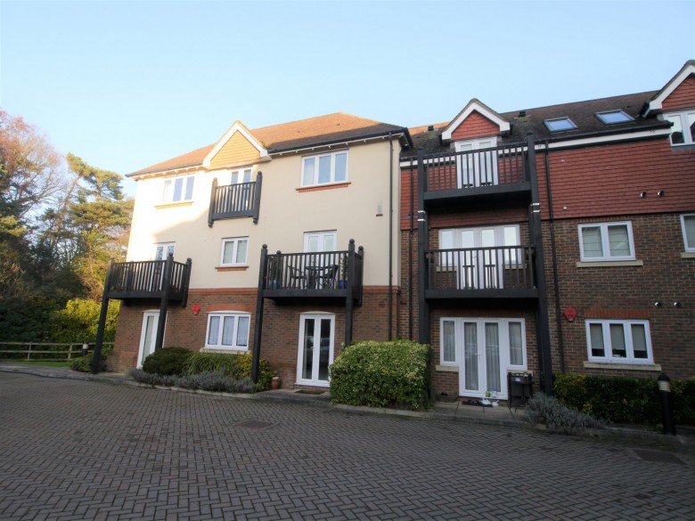 Click the photo for more details of Copthorne Common Road, Copthorne, Crawley, RH10