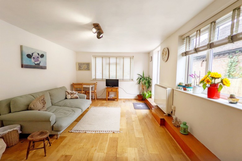 Click the photo for more details of High Street, Billingshurst, RH14