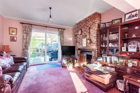 Click the photo for more details of Woolner Avenue, Petersfield, GU32