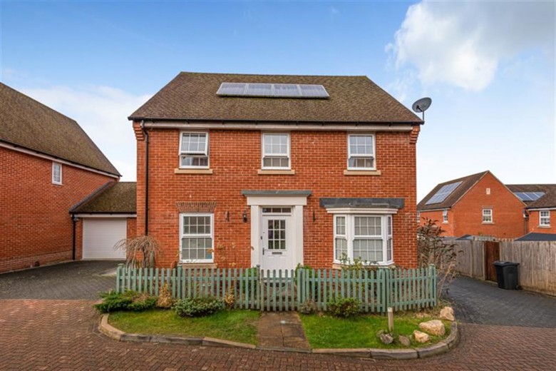 Click the photo for more details of Brooks Walk, Clanfield, Waterlooville, PO8