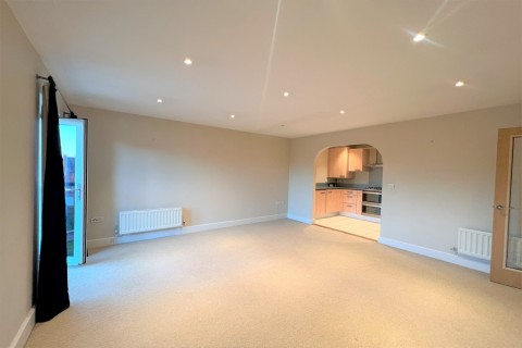 Click the photo for more details of The Comptons, Comptons Lane, Horsham, RH13