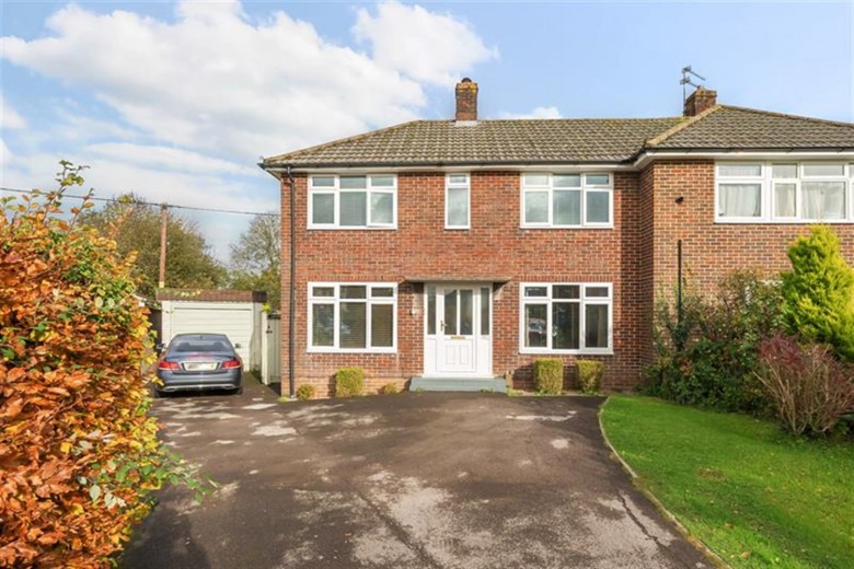 Click the photo for more details of The Causeway, Petersfield, GU31