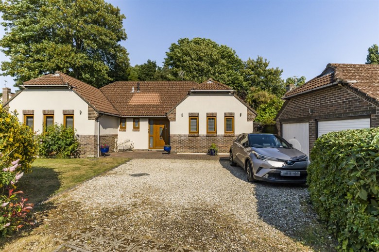 Click the photo for more details of Margaret Close, Aldwick, Bognor Regis, PO21