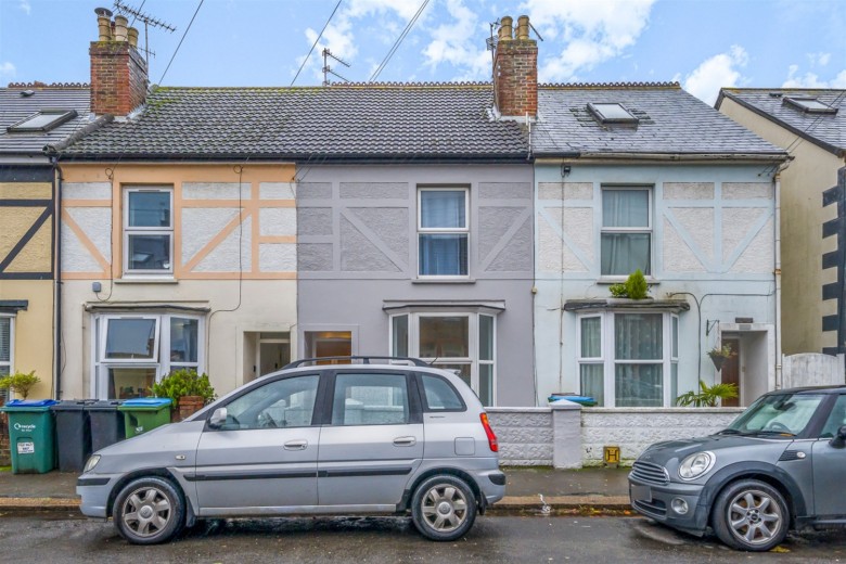 Click the photo for more details of Essex Road, Bognor Regis, PO21