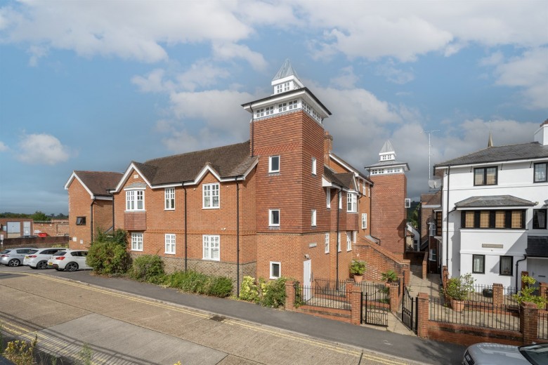 Click the photo for more details of Lyons Court, Dorking, RH4