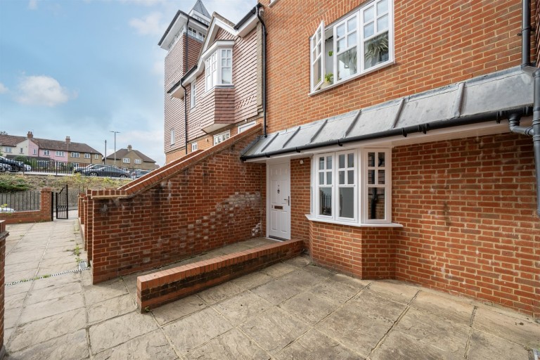 Images for Lyons Court, Dorking, RH4