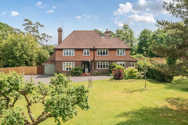 Click the photo for more details of Church Street, Horsham, RH12
