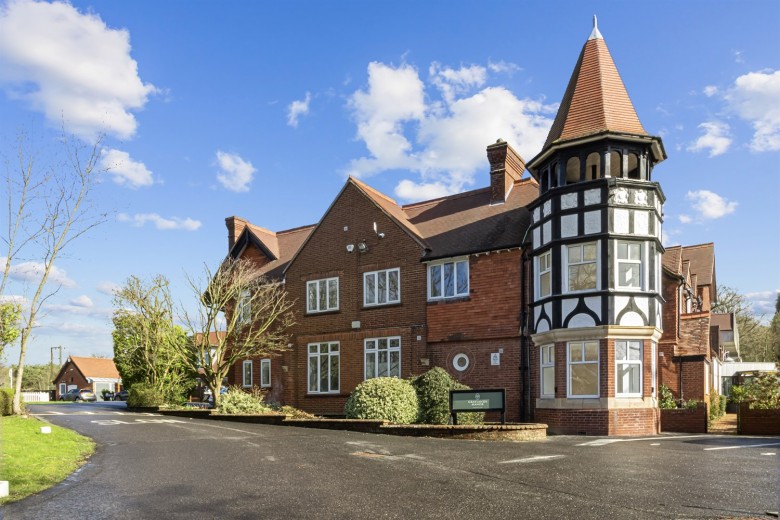 Click the photo for more details of Graylands Manor, Langhurstwood Road, Horsham, RH12