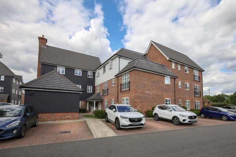 Click the photo for more details of Willow House, Kensett Avenue, Southwater, Horsham, RH13