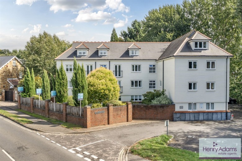 Click the photo for more details of Stonebridge Place, Blackbridge Lane, Horsham, RH12